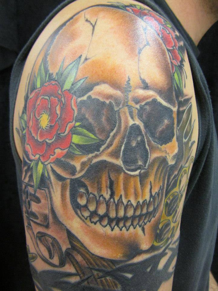 Upper arm sleeve with skulls tattoo